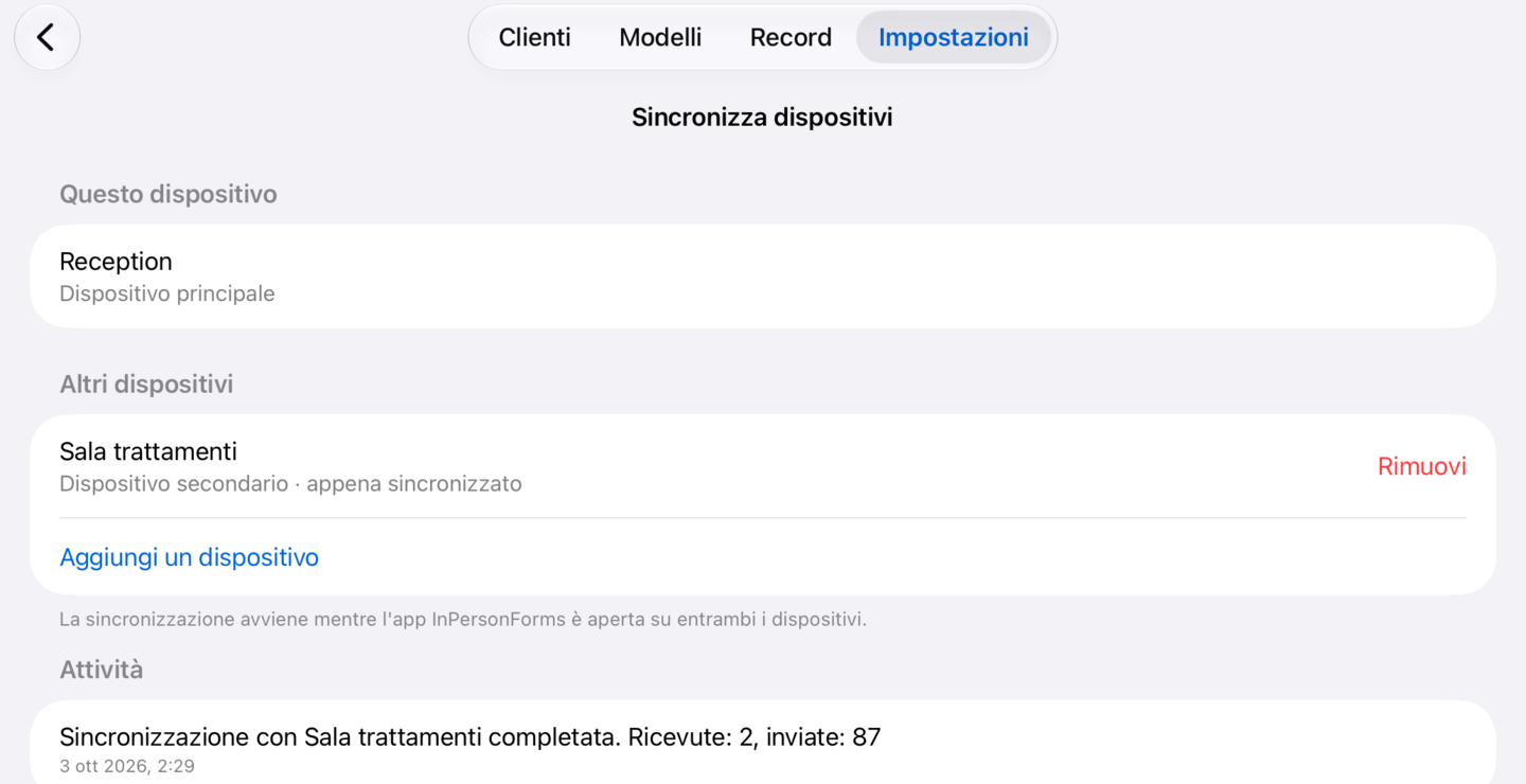 Sincronizza dispositivi sul dispositivo principale: Sala trattamenti appena sincronizzato, con Rimuovi accanto e l'elenco Attività più sotto