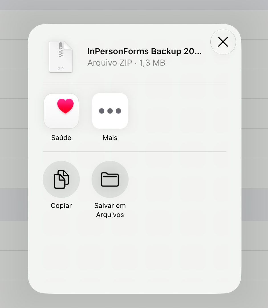 O menu de compartilhamento aberto depois de Criar backup, com o zip do backup e as opções Copiar e Salvar em Arquivos